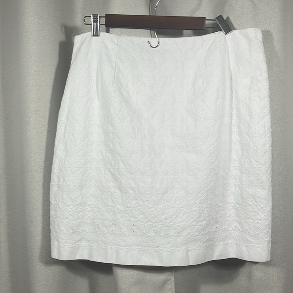 Talbots White Knee-Length embroidered with eyelet lace hem Pencil Skirt - Picture 4 of 4
